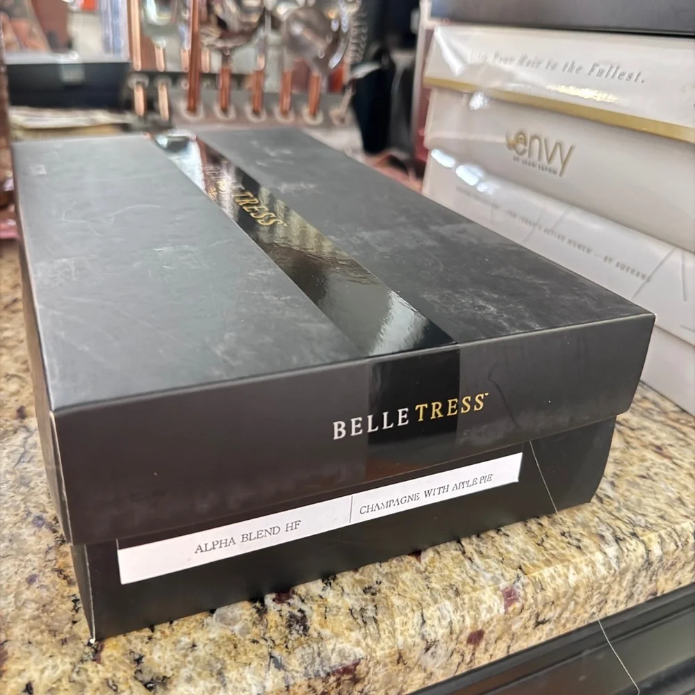 New ALPHA BLEND Wig in Champagne with Apple Pie Wig - Picture 4 of 4